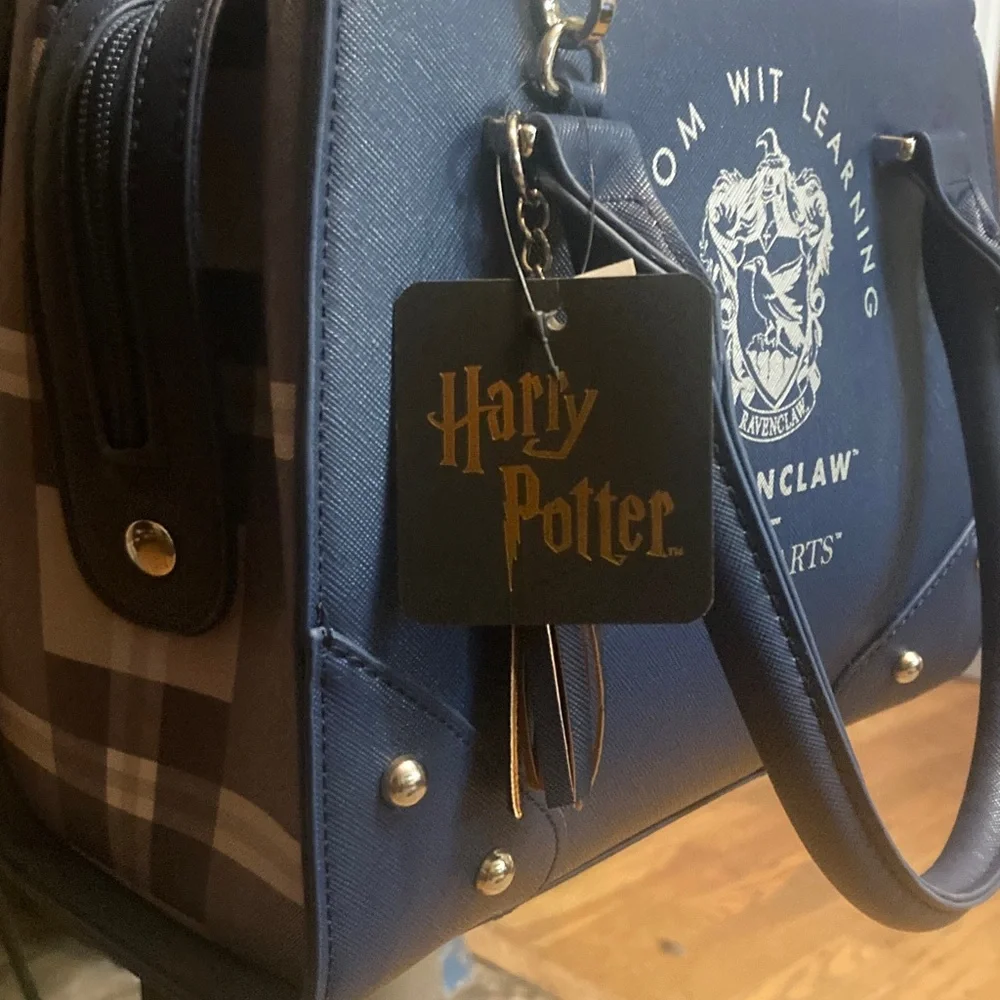 Harry Potter Ravenclaw Hogwarts Blue pocketbook - Wisdom With Learning Tote NWT